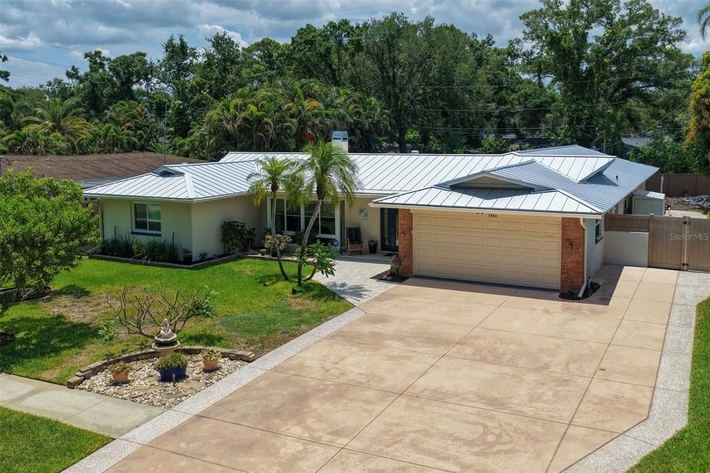 En Venta: $824,900 (4 camas, 3 baños, 2716 Pies cuadrados)