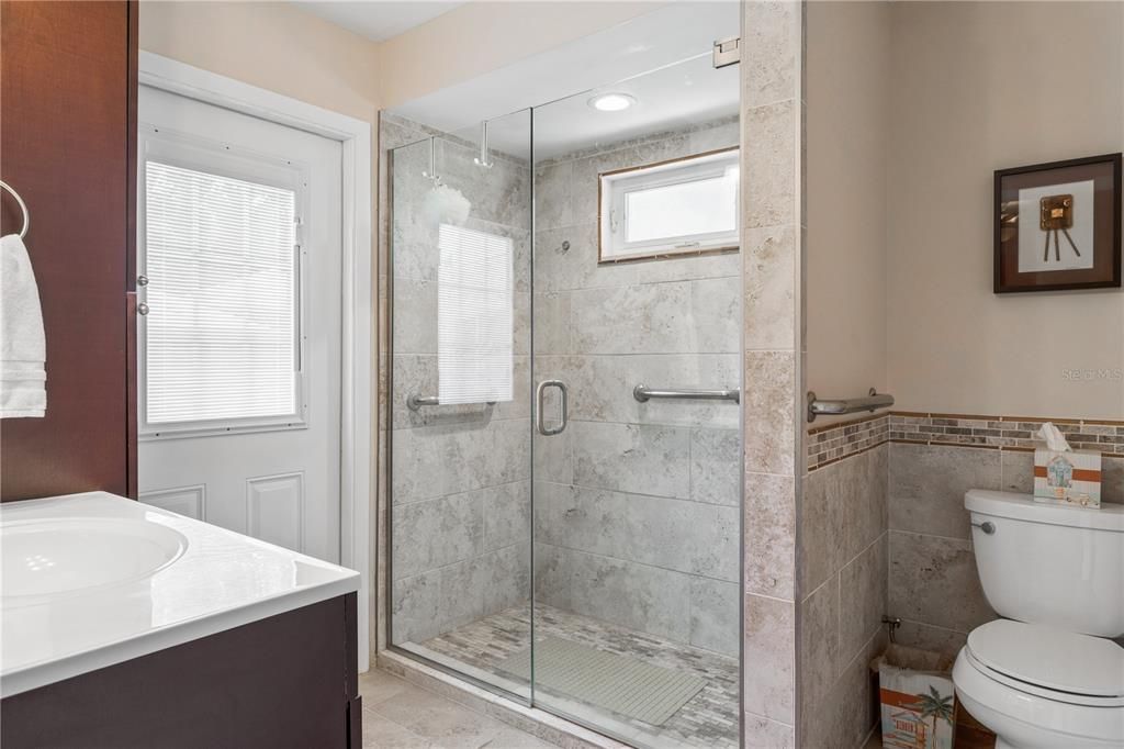 En Venta: $824,900 (4 camas, 3 baños, 2716 Pies cuadrados)