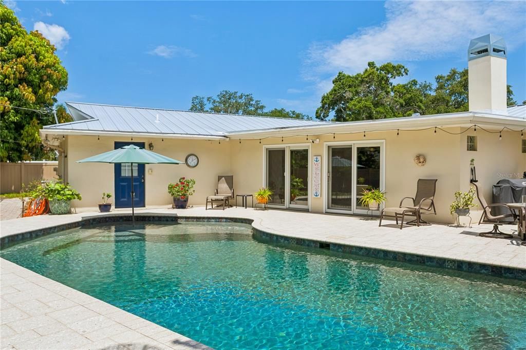 En Venta: $824,900 (4 camas, 3 baños, 2716 Pies cuadrados)