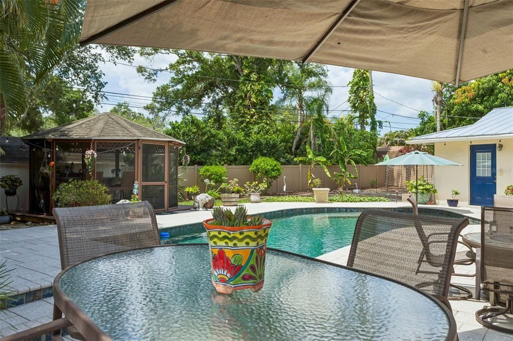 En Venta: $824,900 (4 camas, 3 baños, 2716 Pies cuadrados)