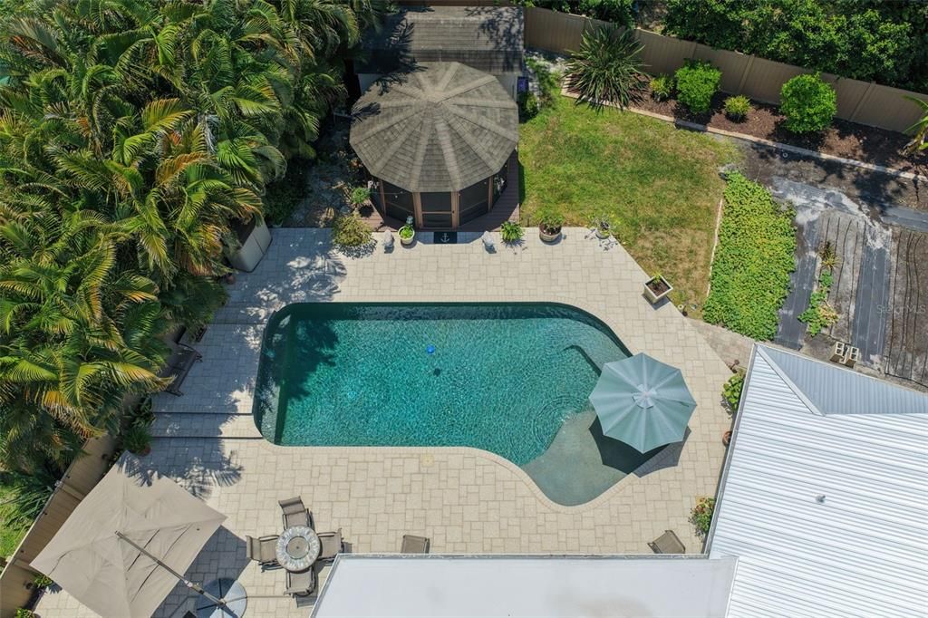 En Venta: $824,900 (4 camas, 3 baños, 2716 Pies cuadrados)