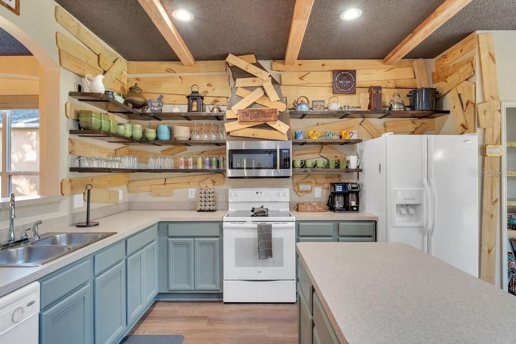 Active With Contract: $649,000 (7 beds, 4 baths, 2881 Square Feet)