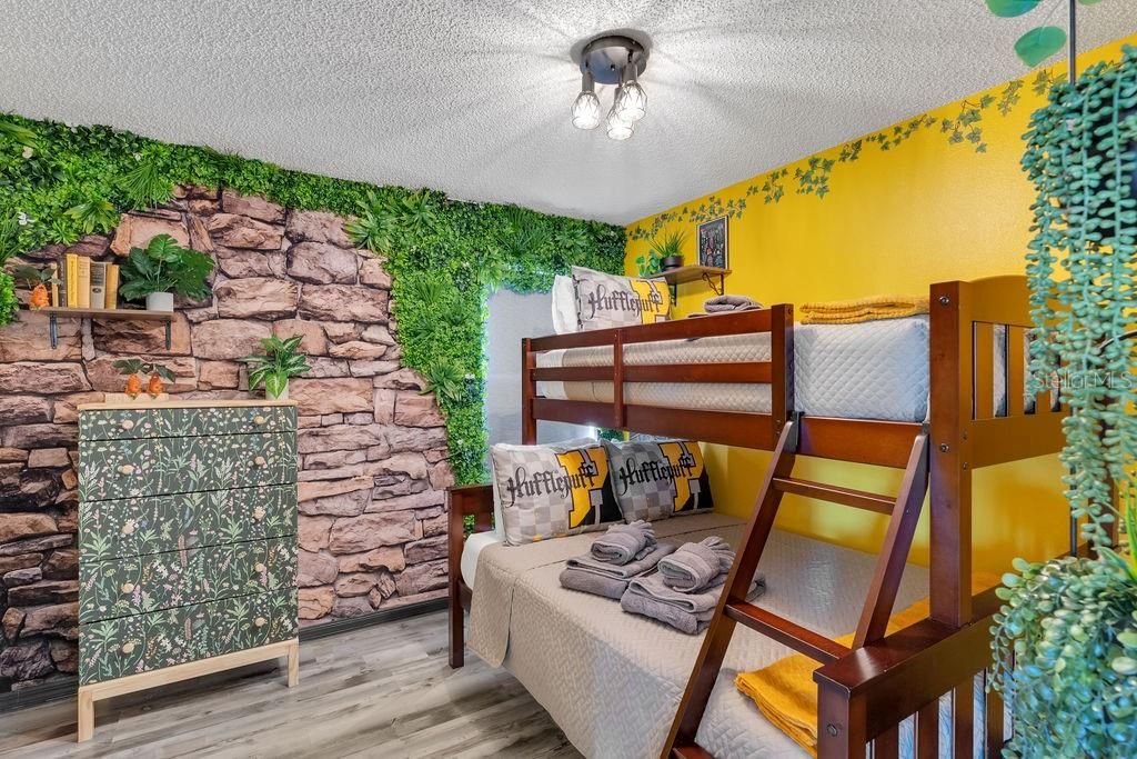 Active With Contract: $649,000 (7 beds, 4 baths, 2881 Square Feet)