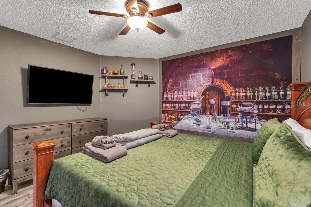 Active With Contract: $649,000 (7 beds, 4 baths, 2881 Square Feet)