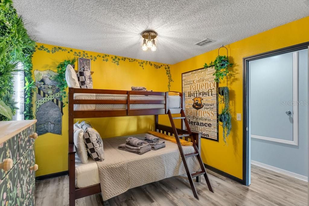 Active With Contract: $649,000 (7 beds, 4 baths, 2881 Square Feet)