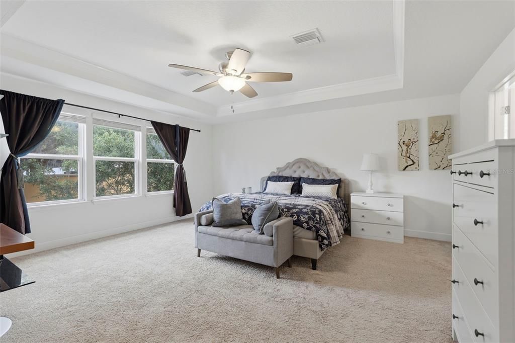 Activo con contrato: $599,950 (6 camas, 3 baños, 3672 Pies cuadrados)