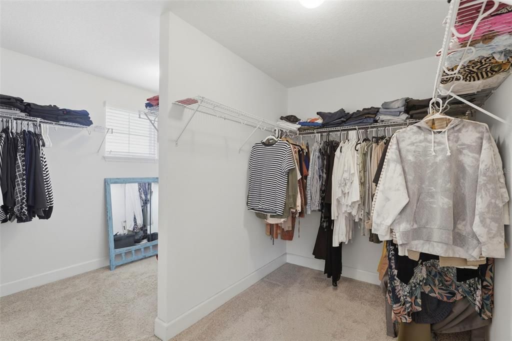 Activo con contrato: $599,950 (6 camas, 3 baños, 3672 Pies cuadrados)