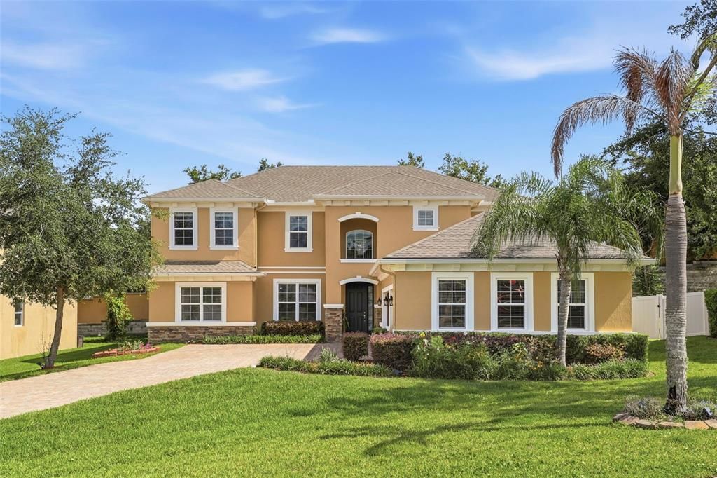 Activo con contrato: $599,950 (6 camas, 3 baños, 3672 Pies cuadrados)