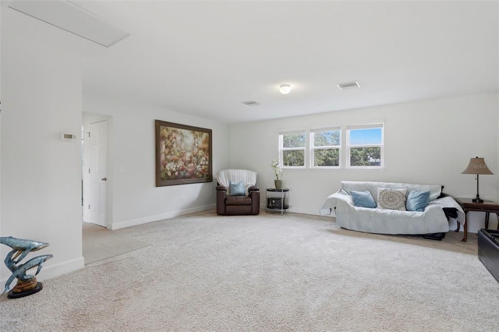 Activo con contrato: $599,950 (6 camas, 3 baños, 3672 Pies cuadrados)