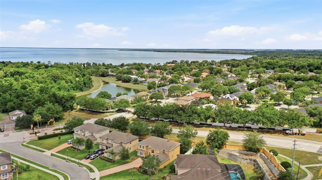 Activo con contrato: $599,950 (6 camas, 3 baños, 3672 Pies cuadrados)