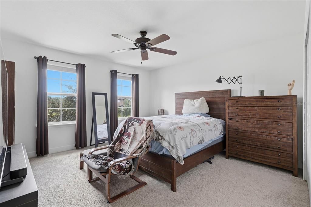 Activo con contrato: $599,950 (6 camas, 3 baños, 3672 Pies cuadrados)
