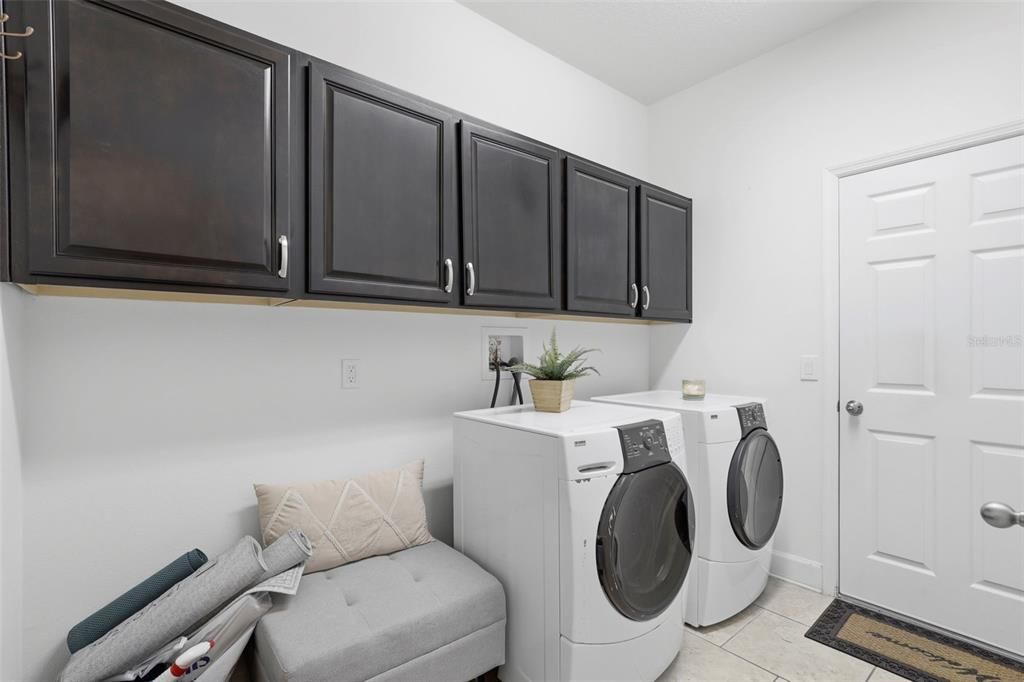 Activo con contrato: $599,950 (6 camas, 3 baños, 3672 Pies cuadrados)
