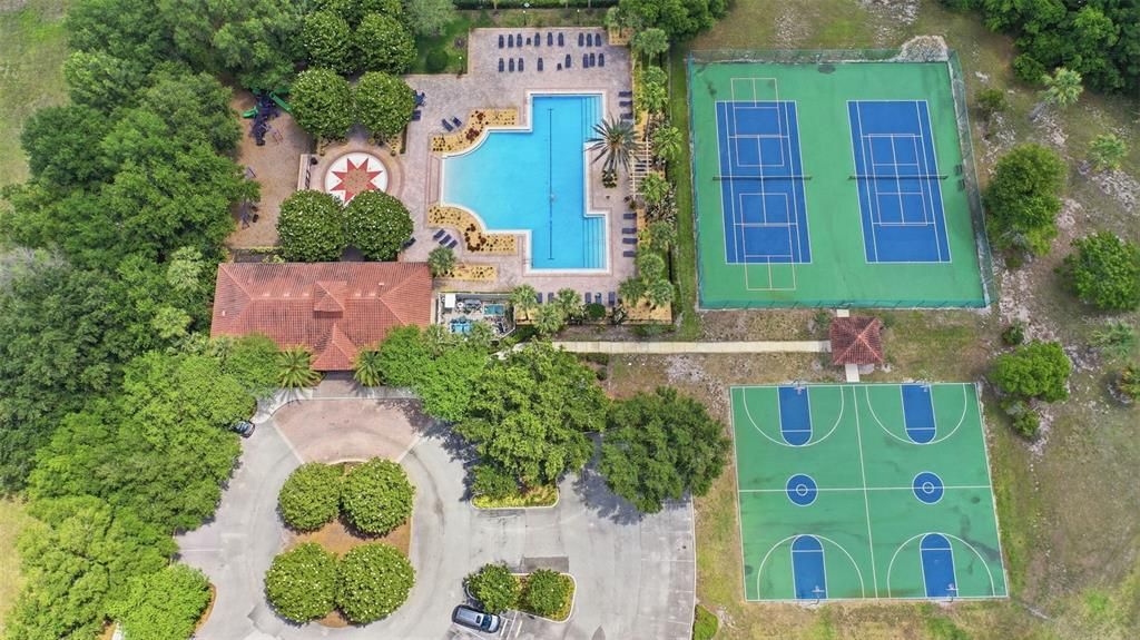 Activo con contrato: $599,950 (6 camas, 3 baños, 3672 Pies cuadrados)
