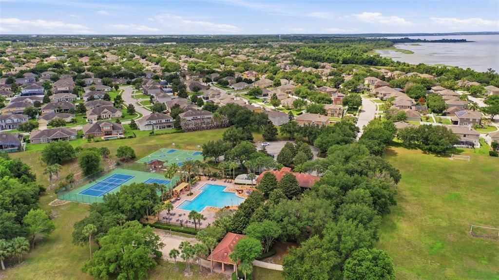 Activo con contrato: $599,950 (6 camas, 3 baños, 3672 Pies cuadrados)