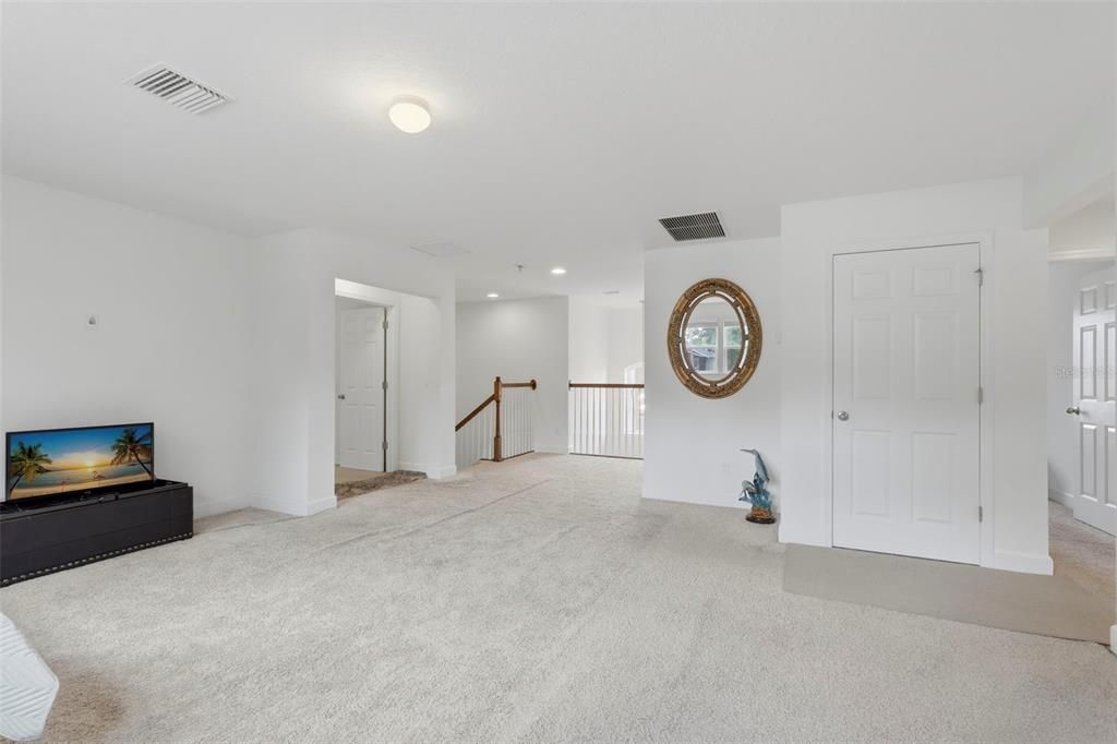 Activo con contrato: $599,950 (6 camas, 3 baños, 3672 Pies cuadrados)