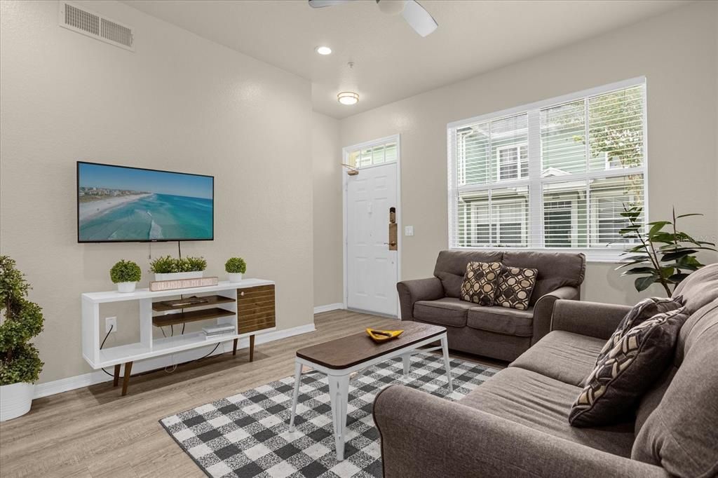 Active With Contract: $200,000 (3 beds, 2 baths, 1296 Square Feet)