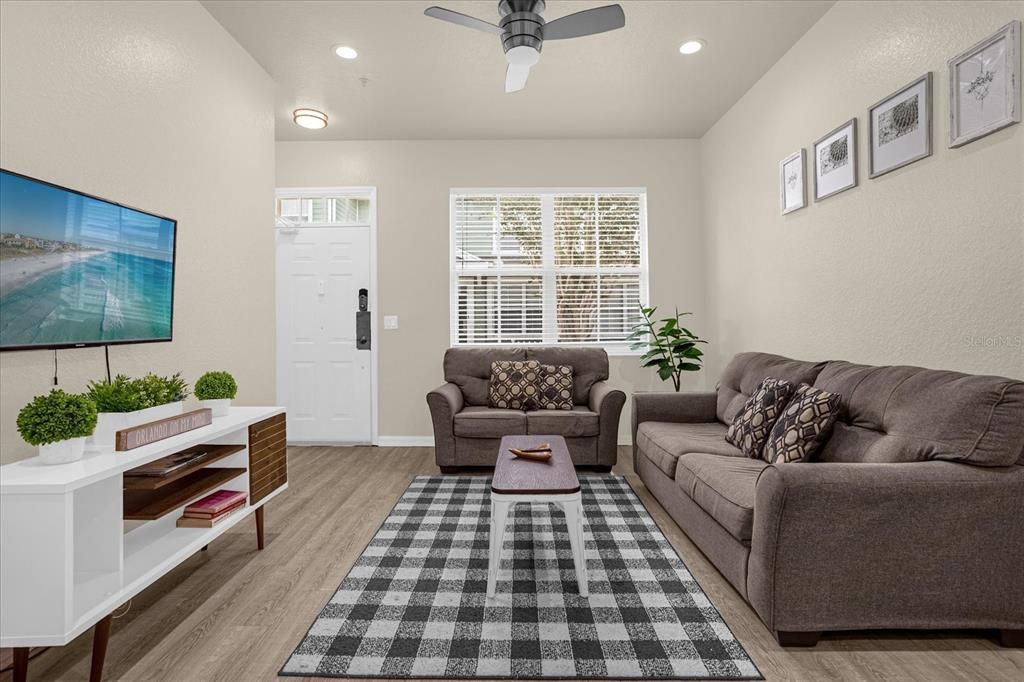 Active With Contract: $200,000 (3 beds, 2 baths, 1296 Square Feet)