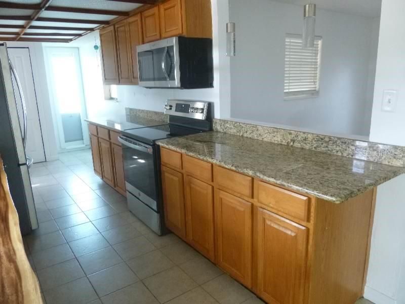 For Sale: $175,000 (3 beds, 1 baths, 1016 Square Feet)