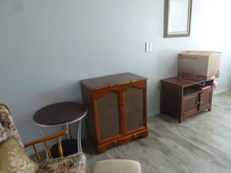 For Sale: $195,000 (2 beds, 2 baths, 1120 Square Feet)