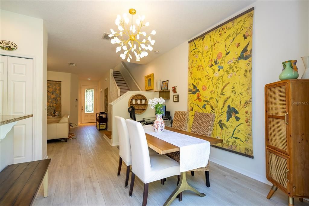 Под контрактом: $344,900 (3 спален, 2 ванн, 1578 Квадратных фут)