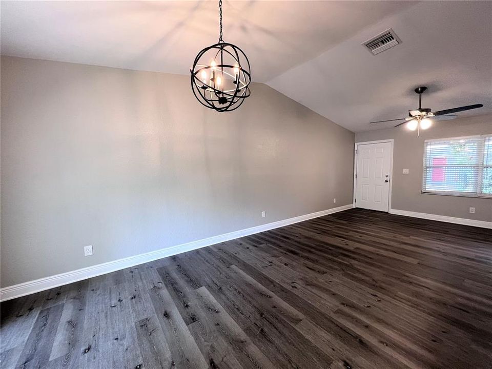 For Rent: $2,000 (3 beds, 2 baths, 1080 Square Feet)