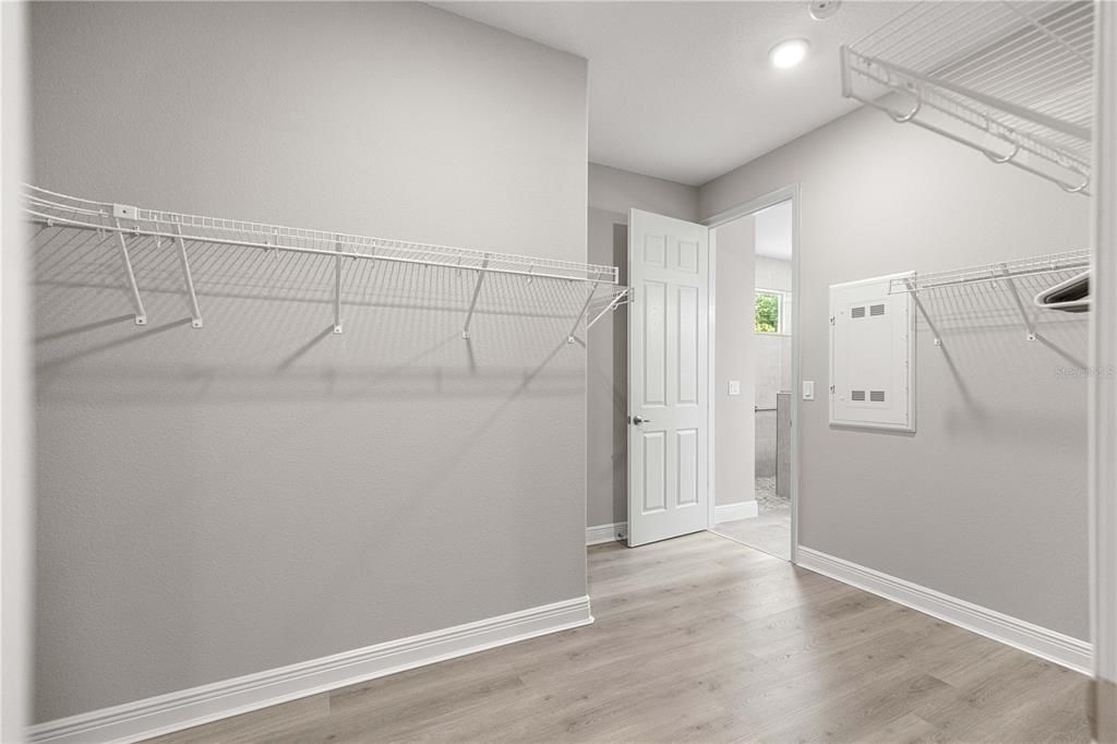 For Sale: $595,900 (3 beds, 3 baths, 2472 Square Feet)