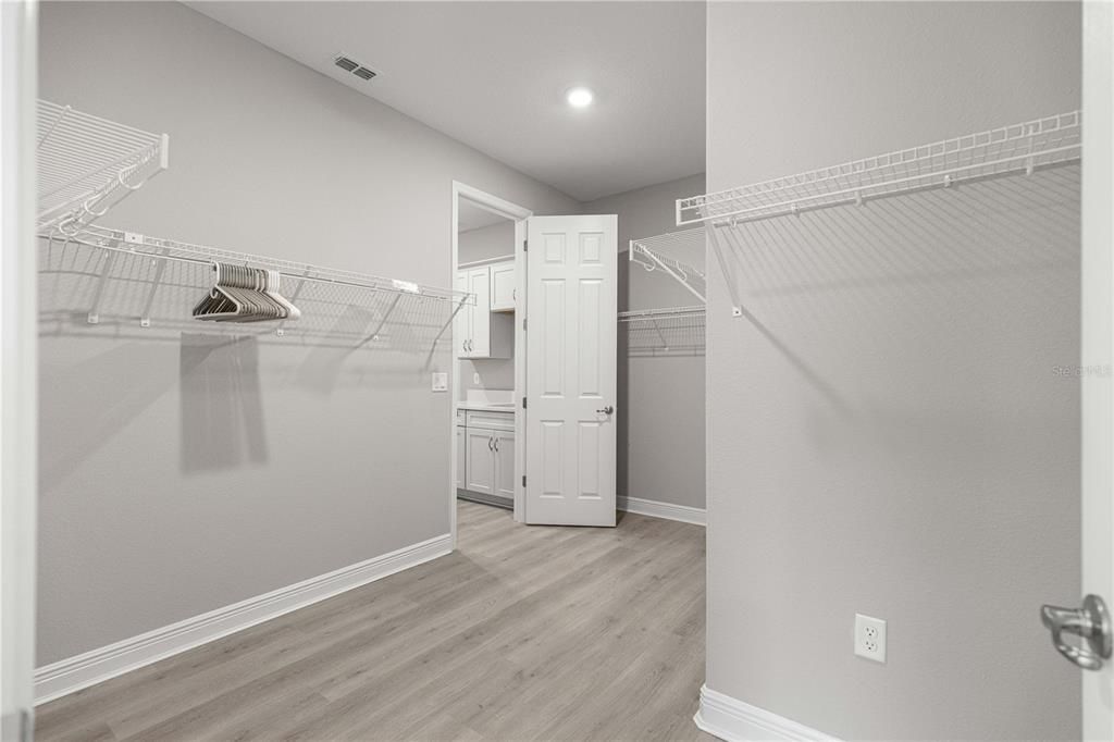 For Sale: $595,900 (3 beds, 3 baths, 2472 Square Feet)