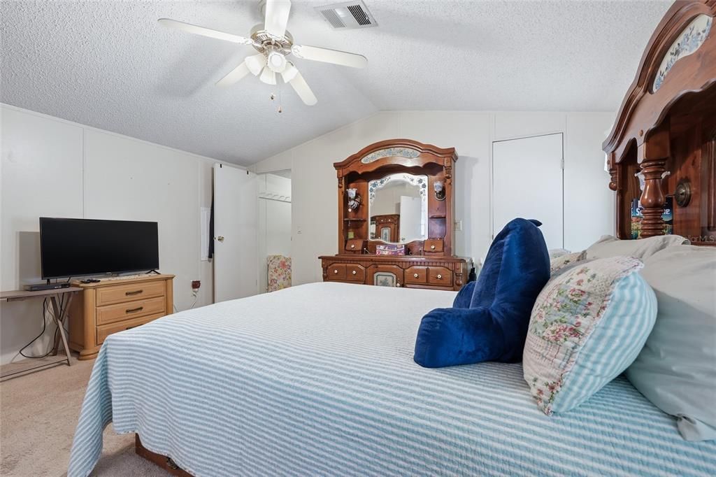 For Sale: $243,000 (3 beds, 2 baths, 1125 Square Feet)