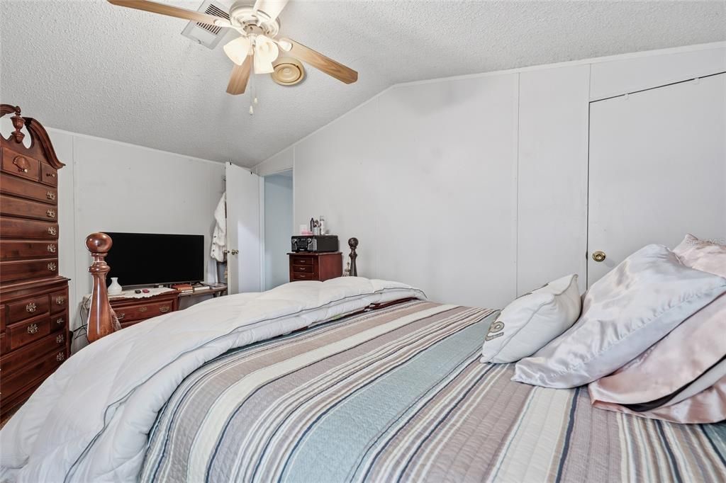 For Sale: $243,000 (3 beds, 2 baths, 1125 Square Feet)