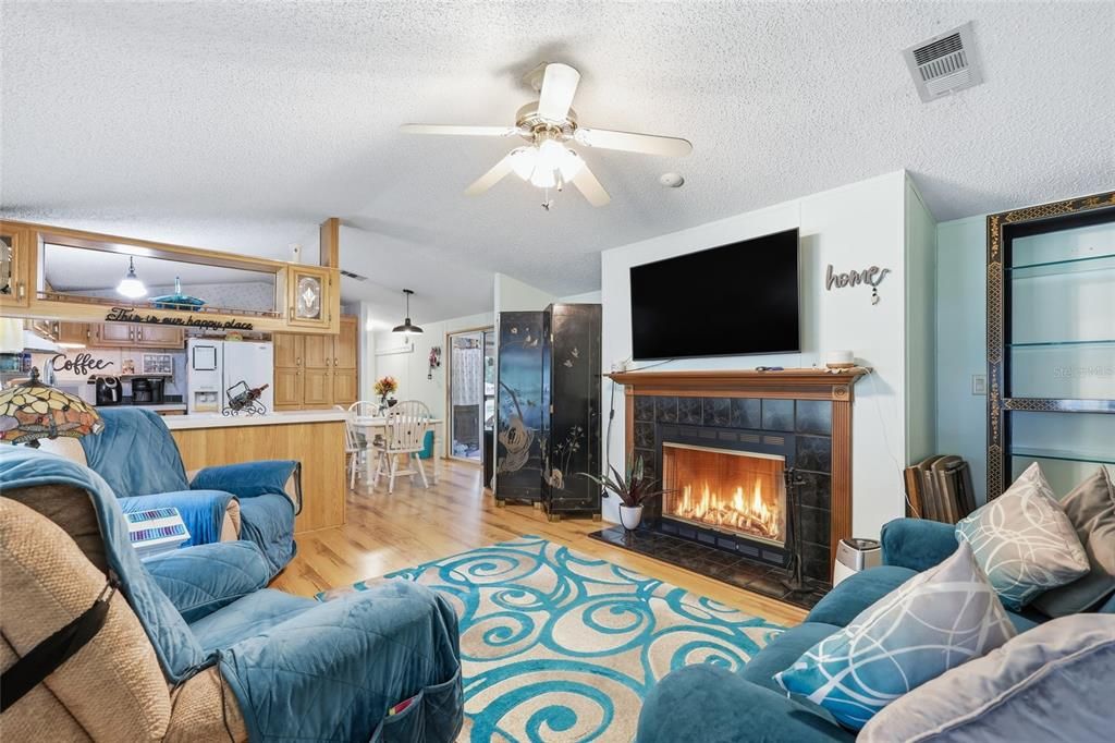 For Sale: $243,000 (3 beds, 2 baths, 1125 Square Feet)