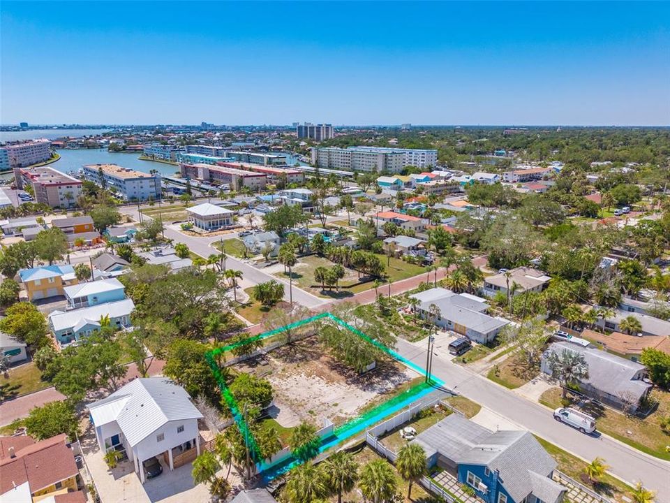 Под контрактом: $425,000 (0.21 acres)