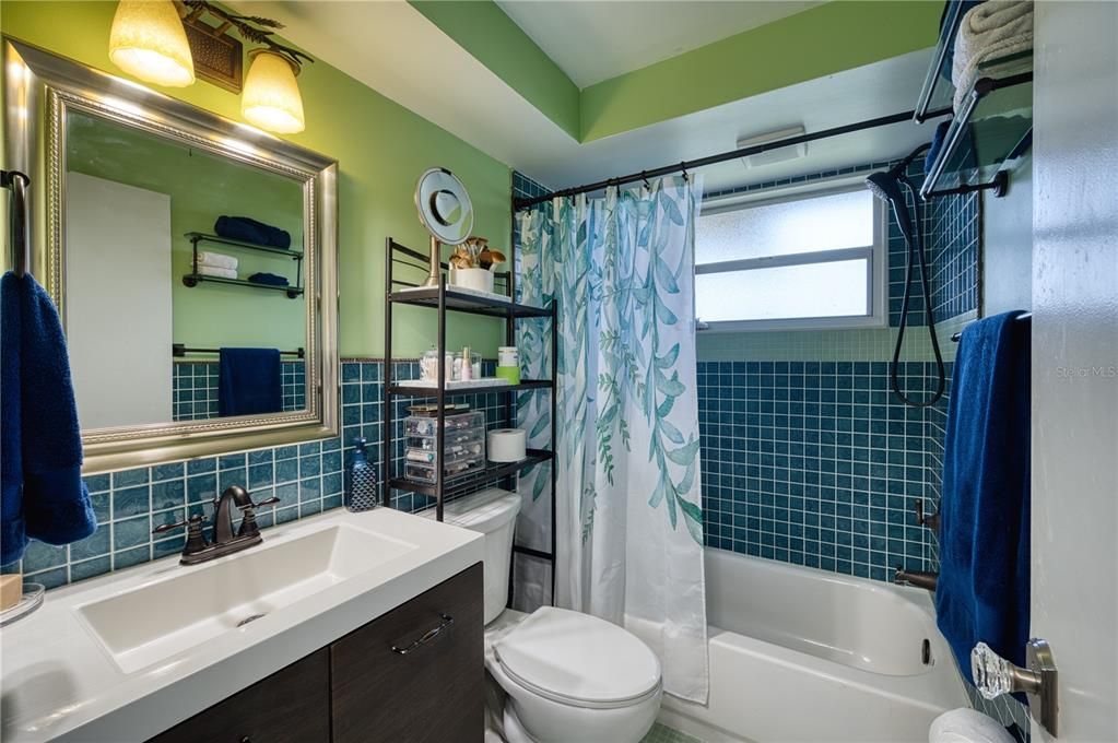 For Sale: $379,900 (2 beds, 2 baths, 1304 Square Feet)