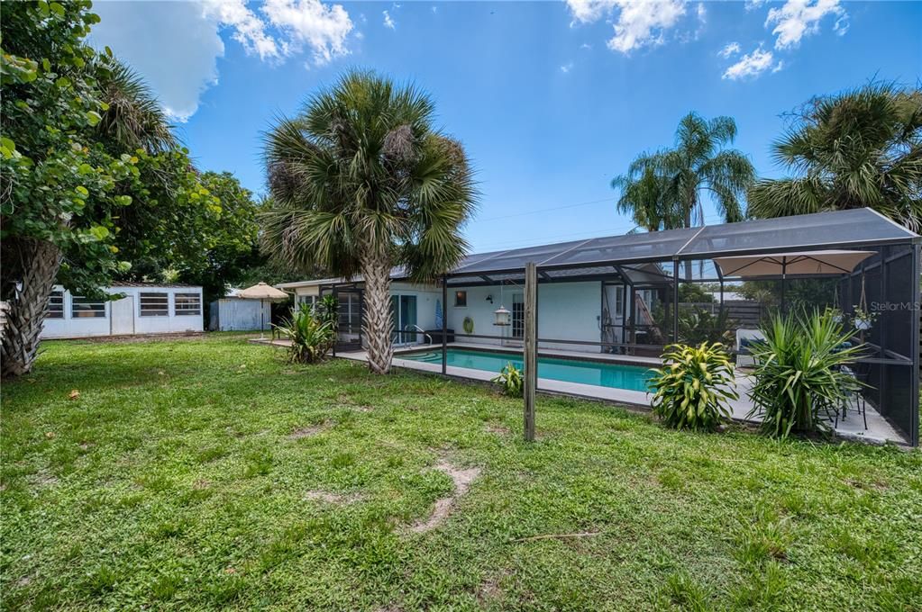 For Sale: $379,900 (2 beds, 2 baths, 1304 Square Feet)