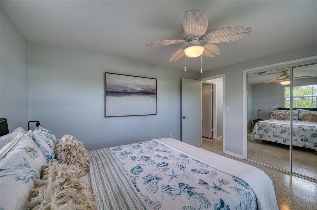 For Sale: $379,900 (2 beds, 2 baths, 1304 Square Feet)