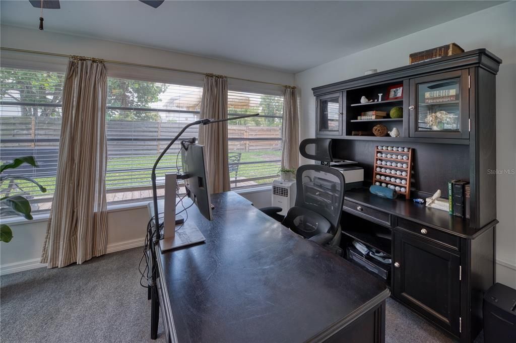 For Sale: $379,900 (2 beds, 2 baths, 1304 Square Feet)