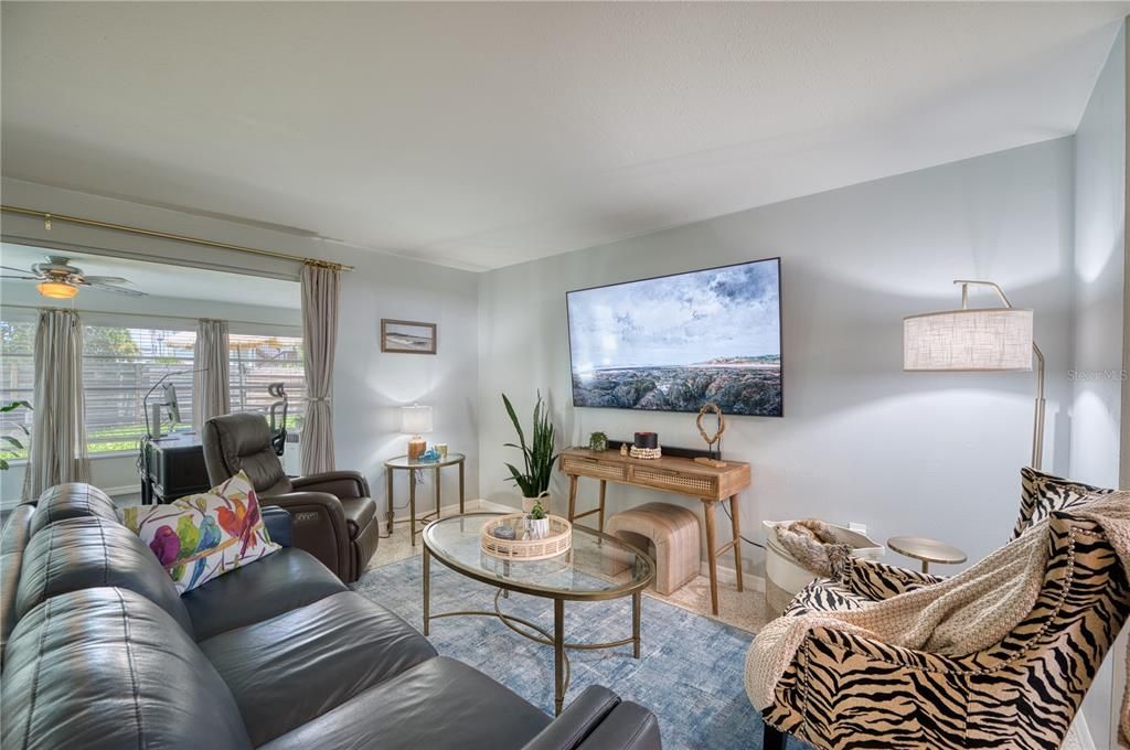 For Sale: $379,900 (2 beds, 2 baths, 1304 Square Feet)