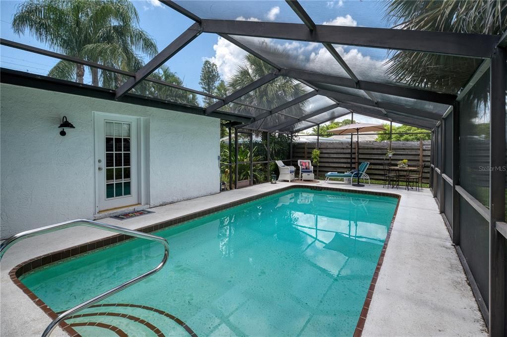 For Sale: $379,900 (2 beds, 2 baths, 1304 Square Feet)