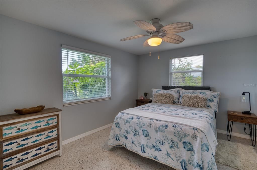 For Sale: $379,900 (2 beds, 2 baths, 1304 Square Feet)