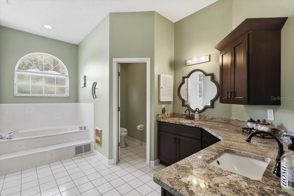 For Sale: $649,900 (3 beds, 2 baths, 2433 Square Feet)