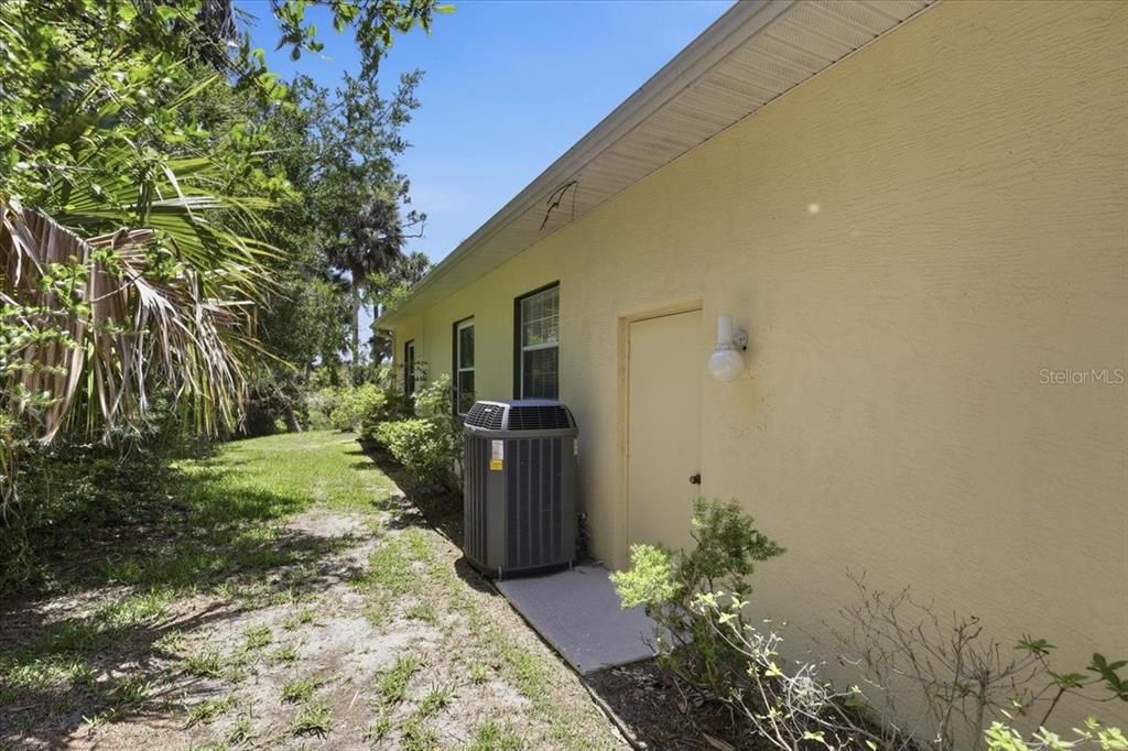 For Sale: $649,900 (3 beds, 2 baths, 2433 Square Feet)