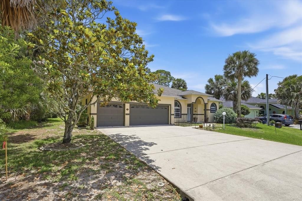 For Sale: $649,900 (3 beds, 2 baths, 2433 Square Feet)