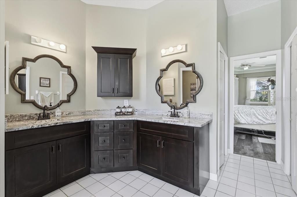 For Sale: $649,900 (3 beds, 2 baths, 2433 Square Feet)