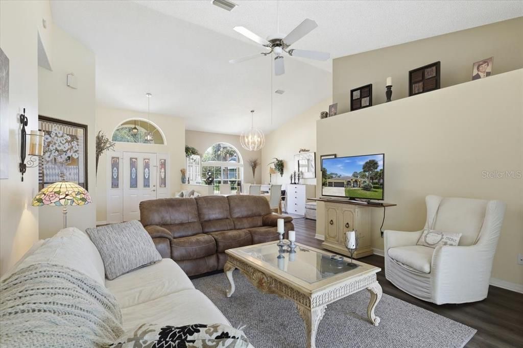 For Sale: $649,900 (3 beds, 2 baths, 2433 Square Feet)