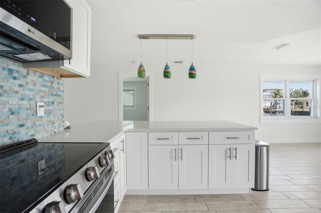 На продажу: $394,900 (2 спален, 2 ванн, 1266 Квадратных фут)