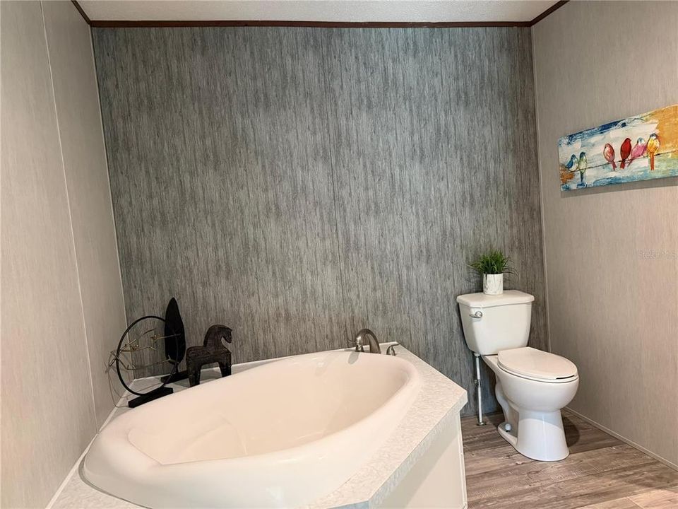 На продажу: $249,900 (4 спален, 2 ванн, 1768 Квадратных фут)