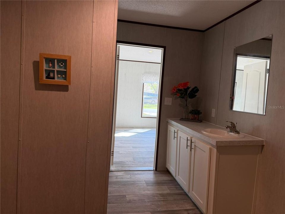 На продажу: $249,900 (4 спален, 2 ванн, 1768 Квадратных фут)