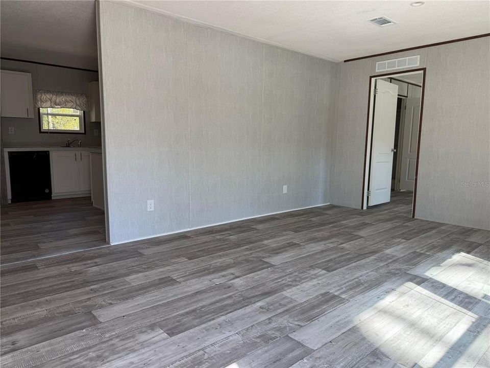 На продажу: $249,900 (4 спален, 2 ванн, 1768 Квадратных фут)