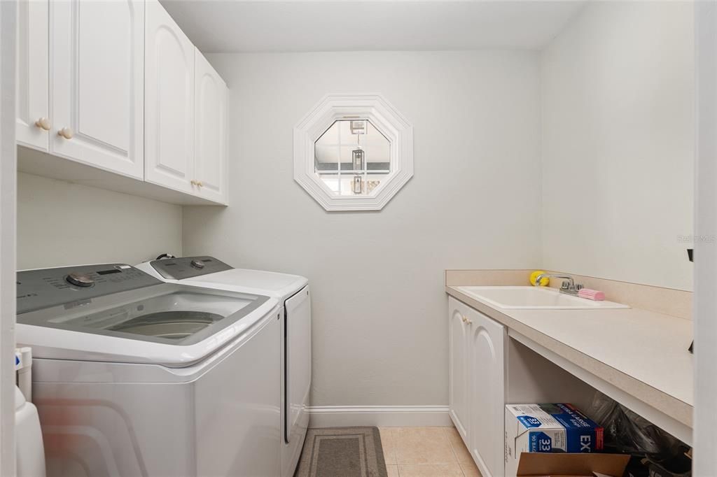 For Sale: $675,000 (4 beds, 3 baths, 2843 Square Feet)