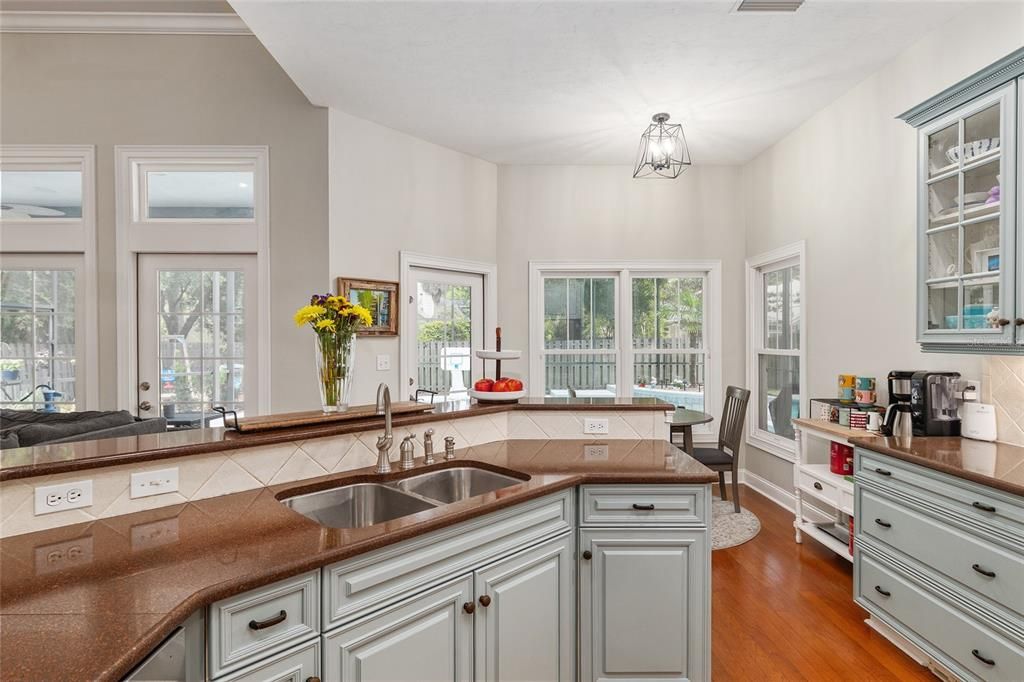 For Sale: $675,000 (4 beds, 3 baths, 2843 Square Feet)