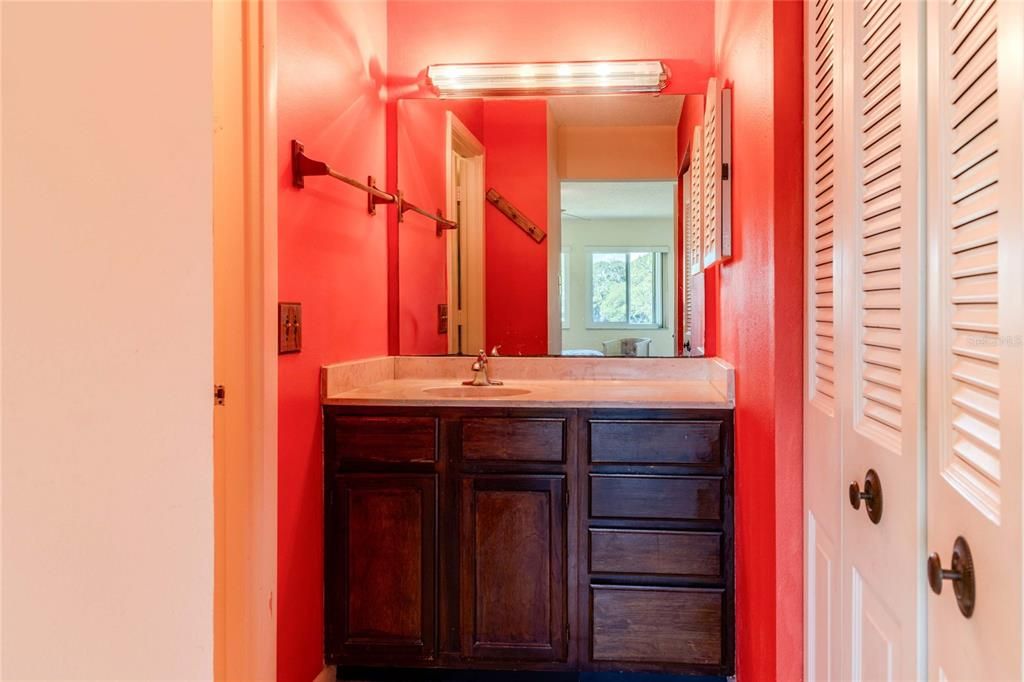 For Sale: $249,000 (2 beds, 2 baths, 1065 Square Feet)